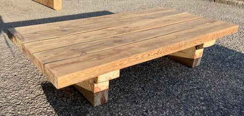 Mesa baja de madera recuperada