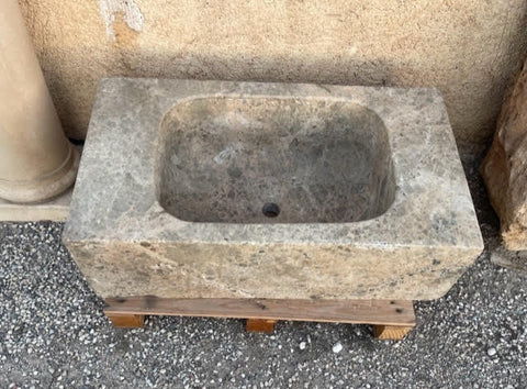 Pilón rectangular de mármol emperador