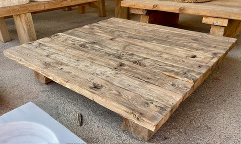 Mesa baja de madera recuperada