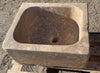 Lavabo de piedra travertino marrón.